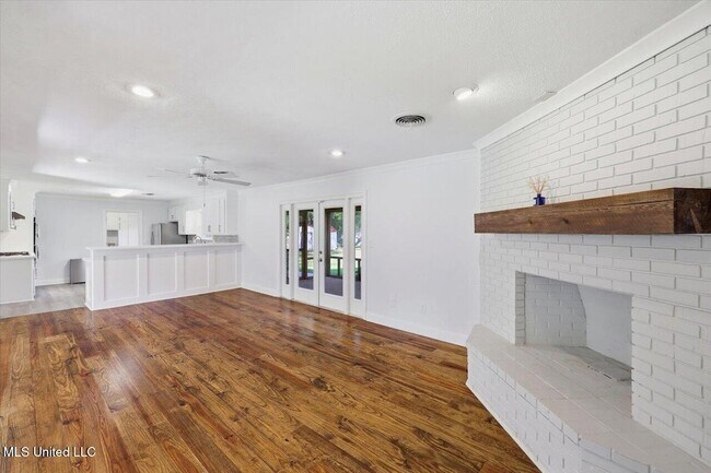 Building Photo - 144 Rollingwood Dr