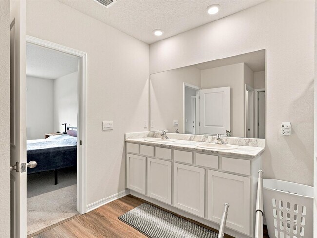 Building Photo - Unfurnished Annual Rental