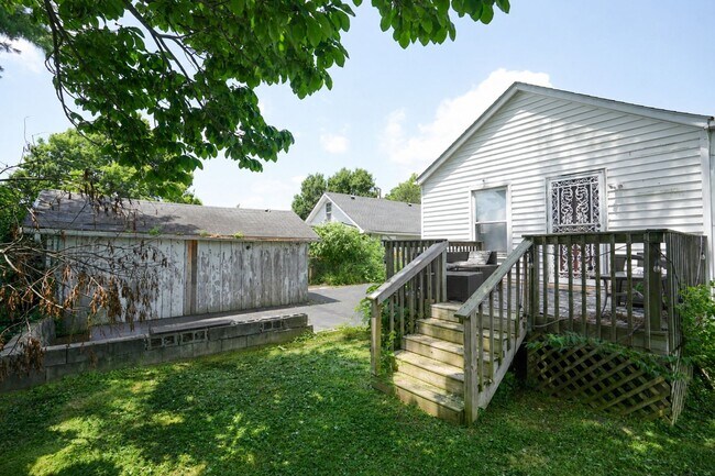 Building Photo - 642 Golfview Dr