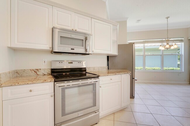 Building Photo - 2444 SW Brookwood Ln