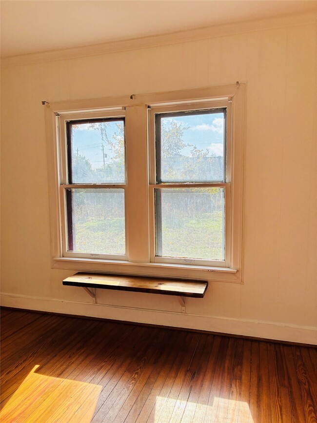 Building Photo - 702 Caplin St