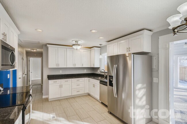 Building Photo - 3222 Greenwood Cir