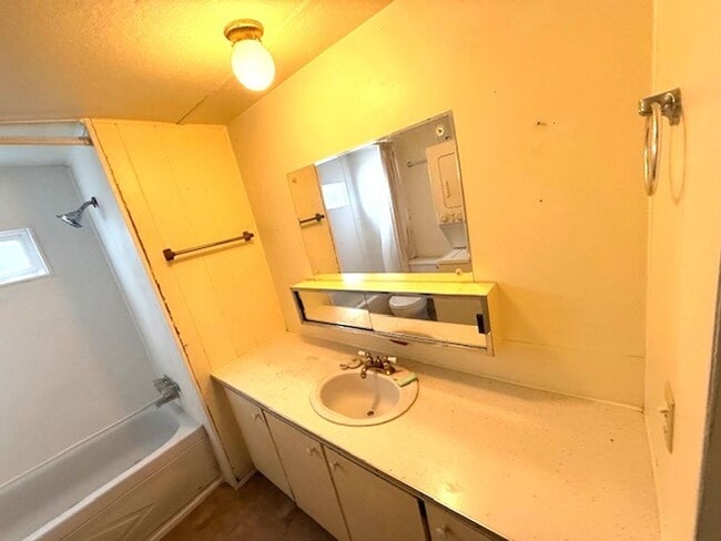 Building Photo - 2 bedroom manufactured home in Elko with a...