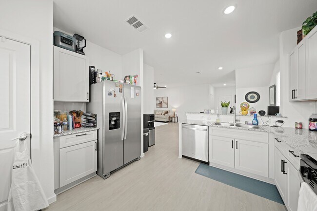 Building Photo - 26235 Arrowleaf Dr