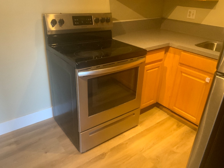 Building Photo - 555 S Royal Crest Cir