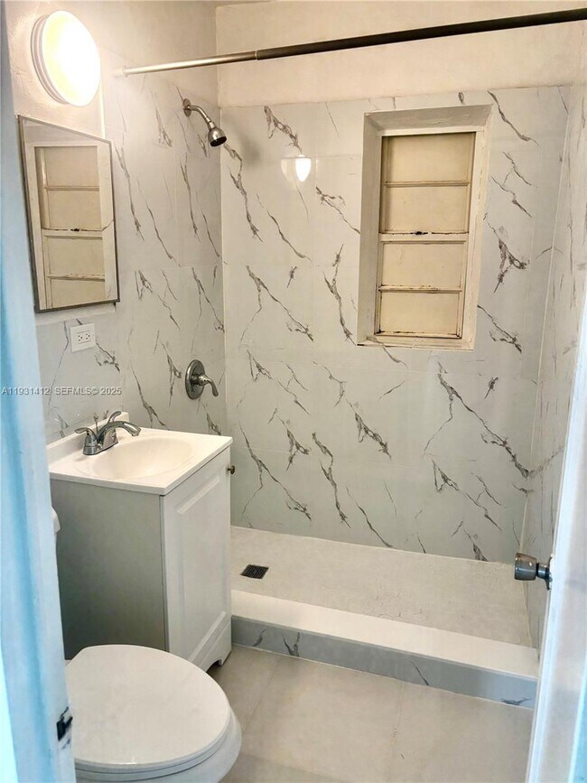 Building Photo - 14731 Harding Ln