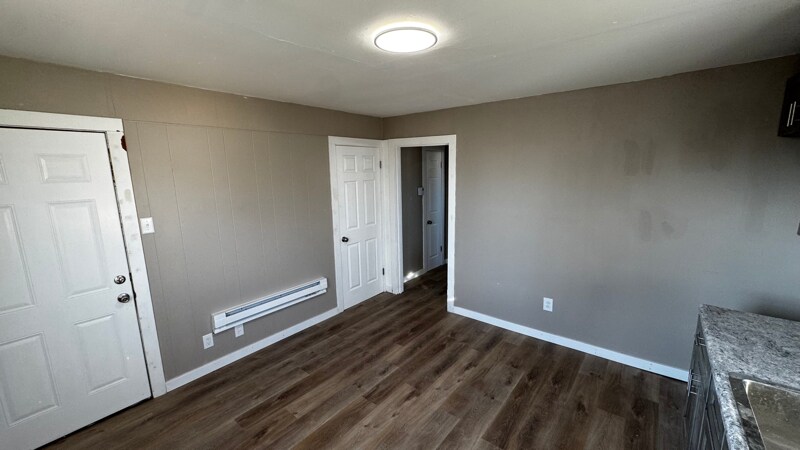 Building Photo - 400 Emma Ave