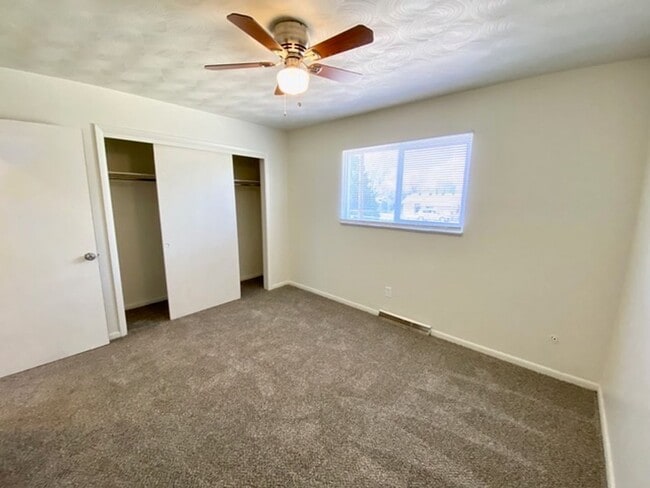 Building Photo - 3026 W 8th Street Rd