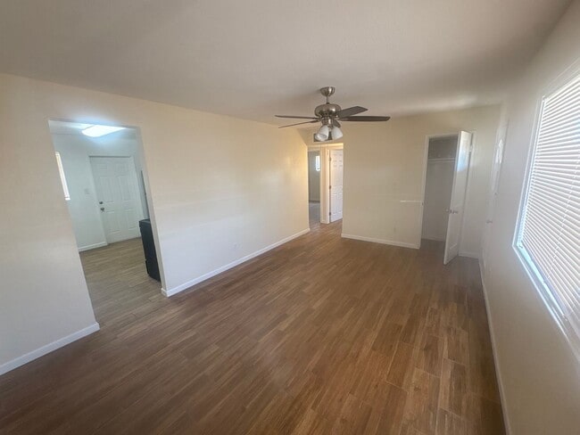Building Photo - 2746 W Glenrosa Ave