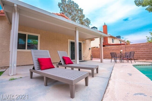 Building Photo - 375 Tierra St