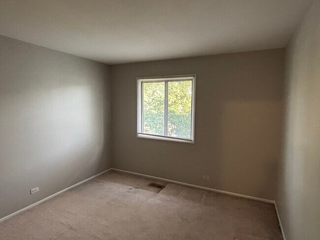 Building Photo - 727 Whitesail Dr