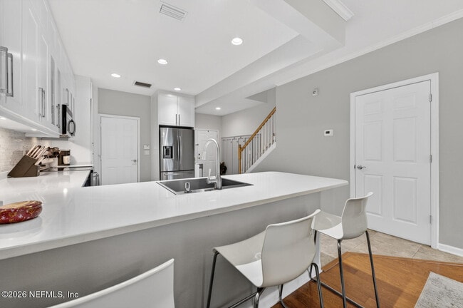 Building Photo - 4166 Highwood Dr