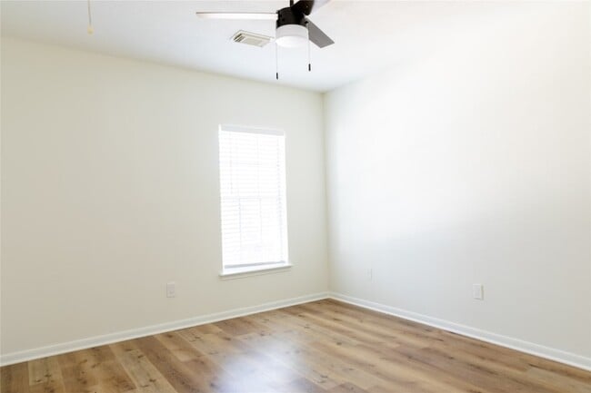 Building Photo - 22 Cottage Grove Pl