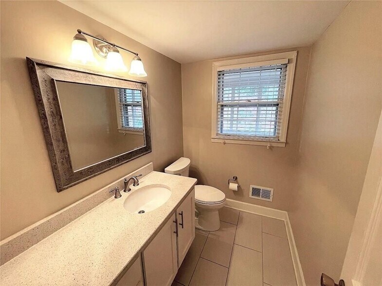Building Photo - 1150 Falstaff Dr
