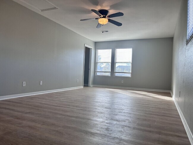 Building Photo - Coming soon!!! $500 off 1st month with 15 month lease!!! Magnificent 3 Bedroom in Madison