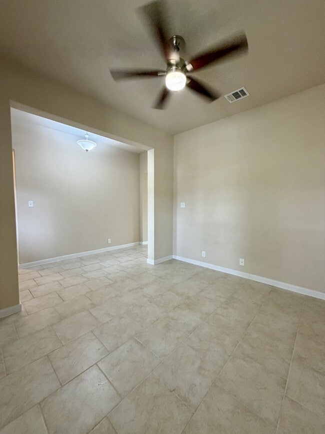 Building Photo - 646 Ridge Lawn Dr
