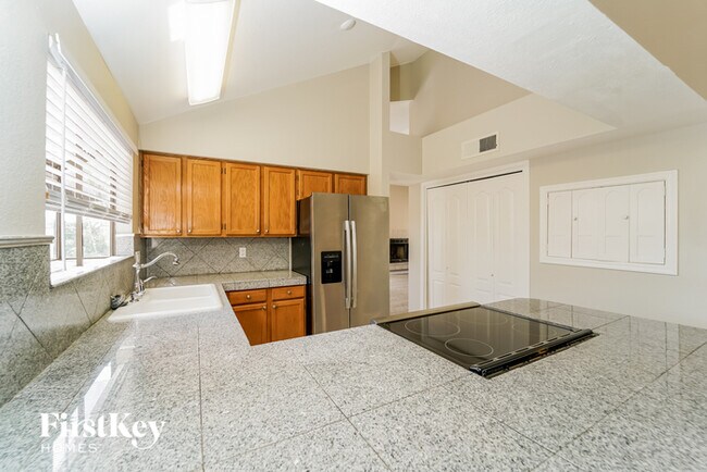 Building Photo - 2701 W Camino De La Joya