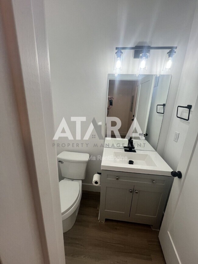 Building Photo - 909 Euclid Ave