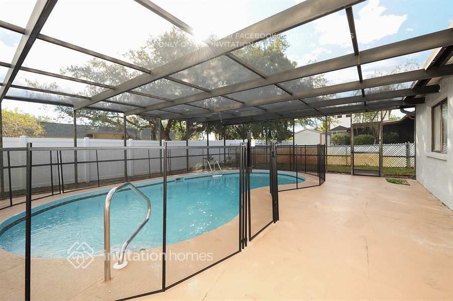 Building Photo - 10840 Peppertree Ln