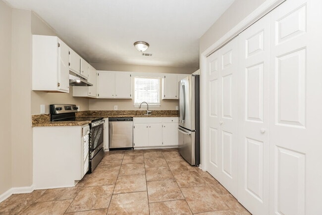 Building Photo - 4104 Pepperwood Dr