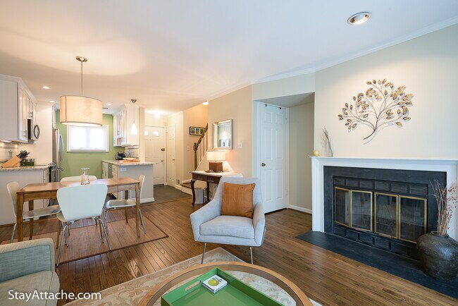 Primary Photo - 1121 N Stuart St