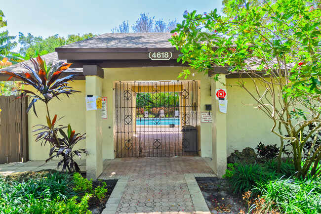 Building Photo - 4527 Carambola Cir S