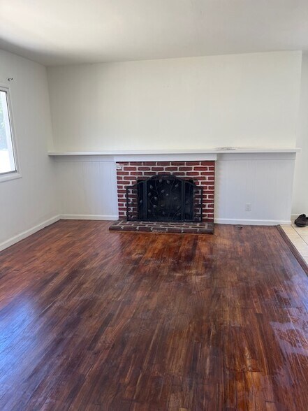 Building Photo - 6007 Cahuenga Blvd