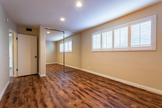 Building Photo - West Hollywood condo