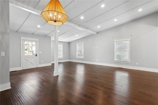 Building Photo - 3258 Highland Dr SE