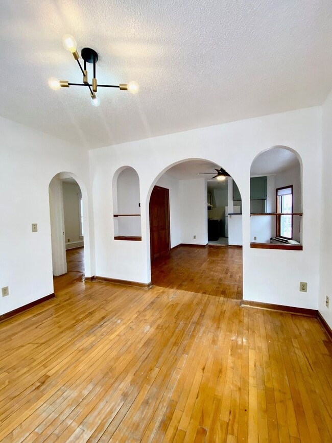 Building Photo - 835 Margaret St