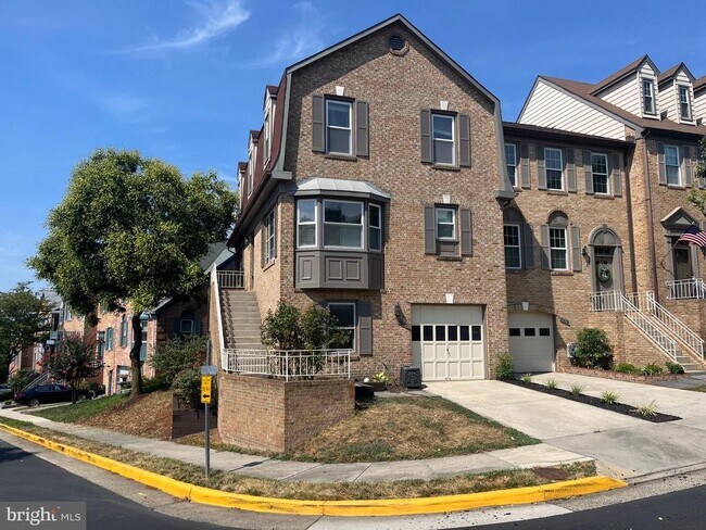 Building Photo - 6017 Cromwell Pl