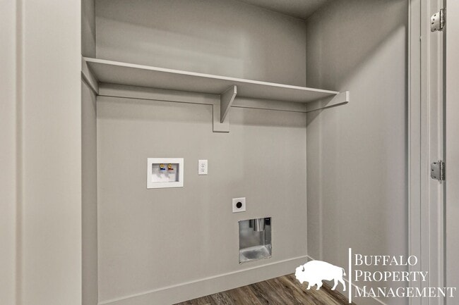 Building Photo - 6277 N Silver Fox Rd