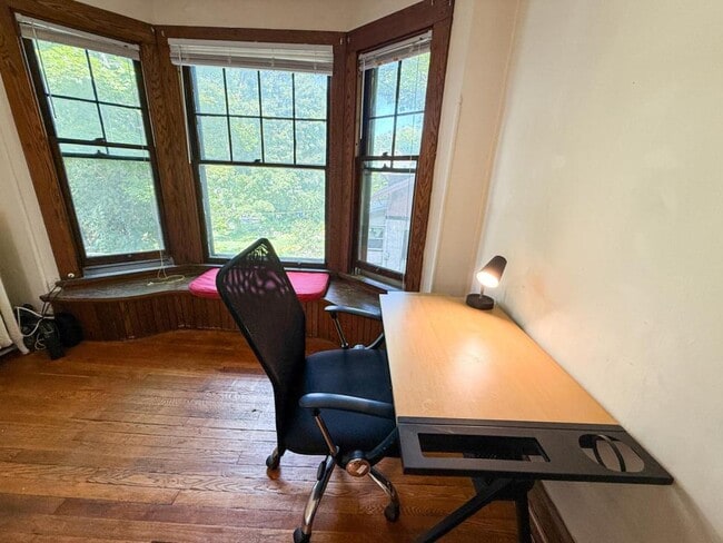 Building Photo - 207 Kelvin Pl