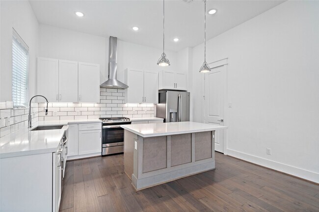 Building Photo - 1161 W 24th St
