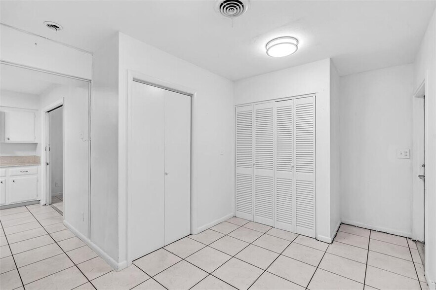 Building Photo - 781 NW 66th Ave