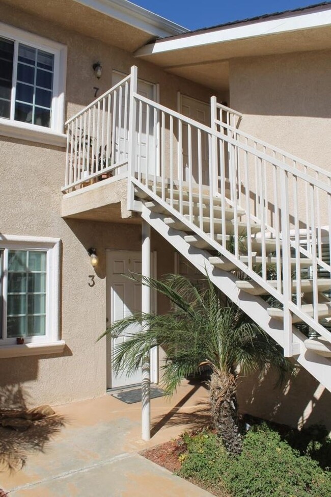 Building Photo - 2Bed/1Bath Condo Near Mesa College in San ...