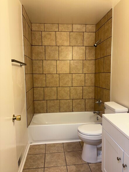 Bathroom - 49 Vinway Ct