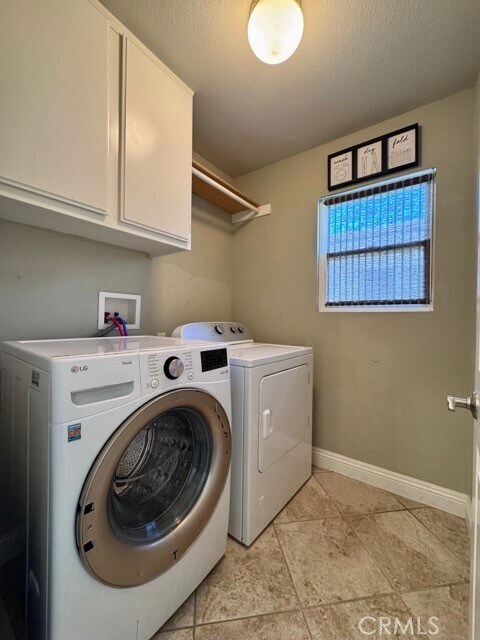 Building Photo - 30997 Oakhill Dr