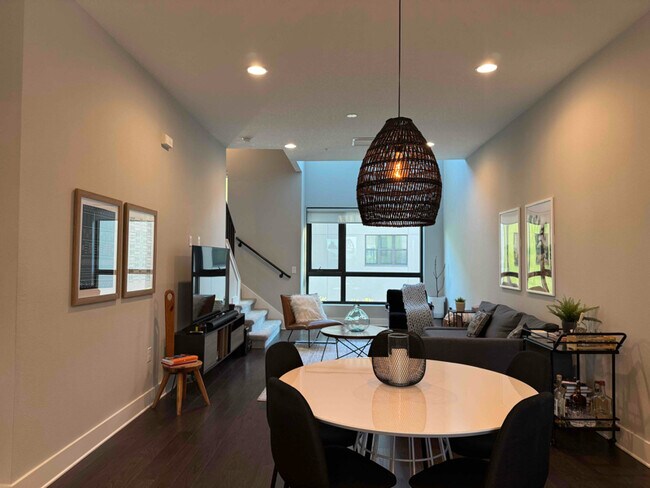 Building Photo - 947 Arlington Ave N