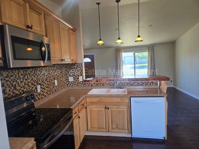 Building Photo - 803 Scenic Loop