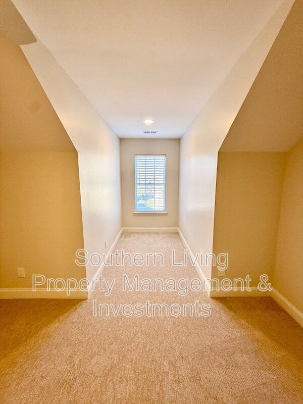 Building Photo - 8811 Roseton Ln