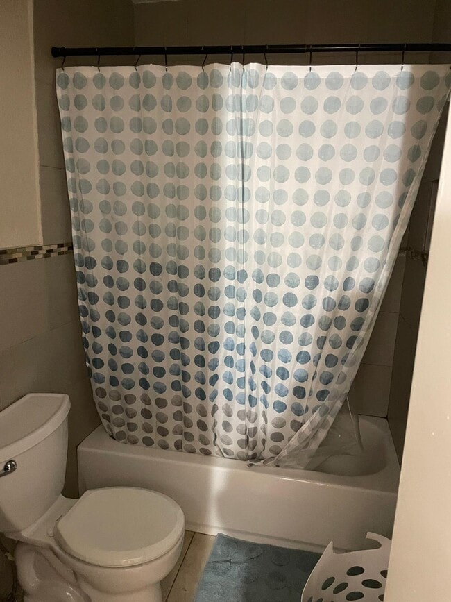 Building Photo - 8249 Fairway Rd