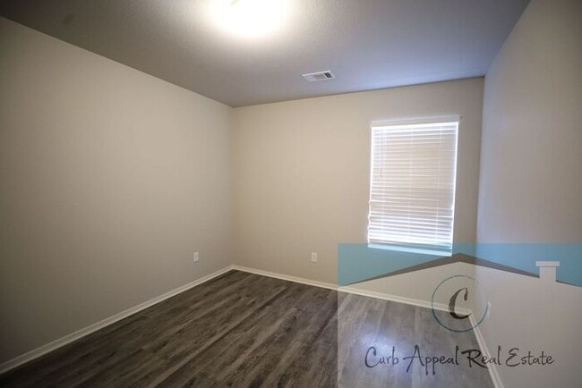 Building Photo - Move in special $800!! Beautiful 3 bed / 2 bath home - Nettleton!!