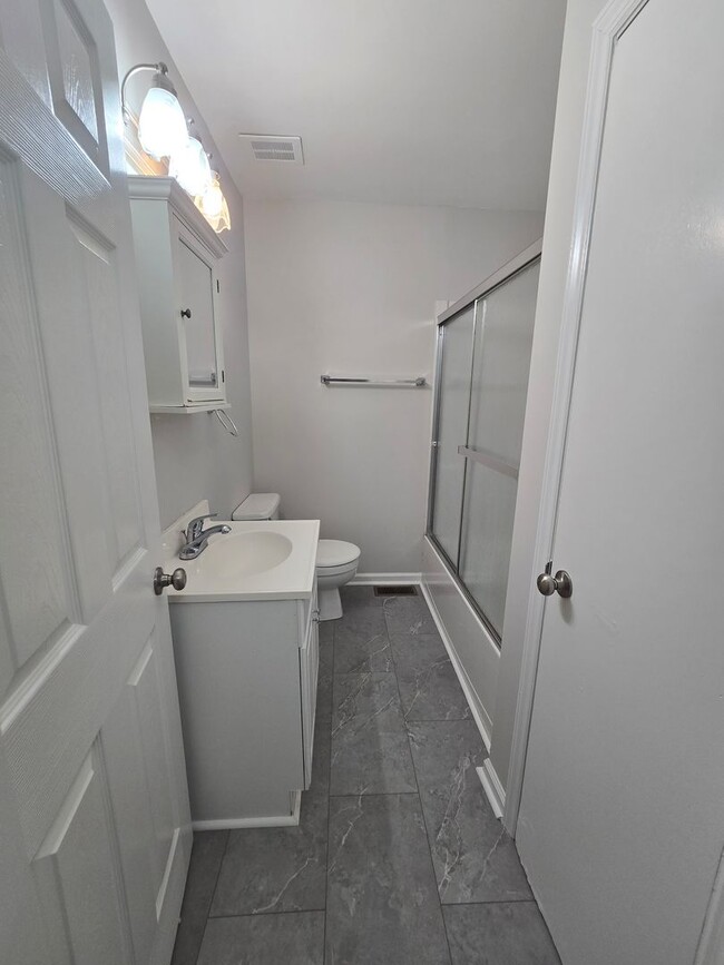 Building Photo - NEW LISTING!!!!!