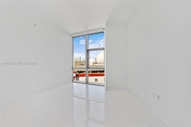 Building Photo - 851 NE 1st Ave