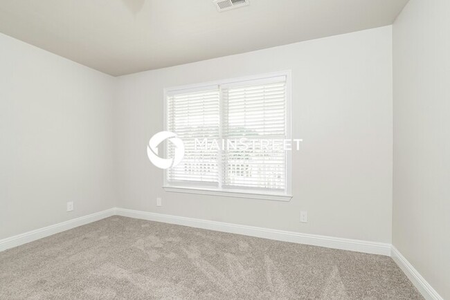Building Photo - 335 Flora Dr