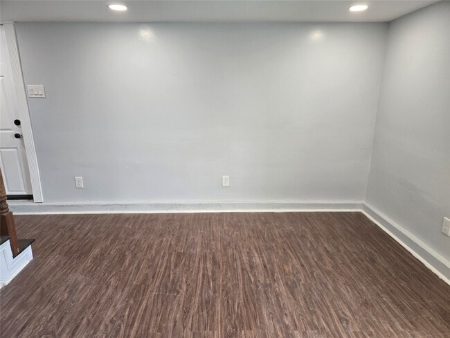 Building Photo - 6201 Heards Ln