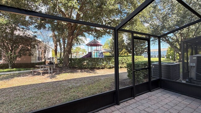 Building Photo - Spacious 4-Bed, 3-Bath End Unit Townhome w...