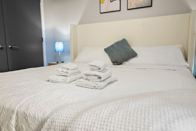 Building Photo - 1410 Nicollet Ave