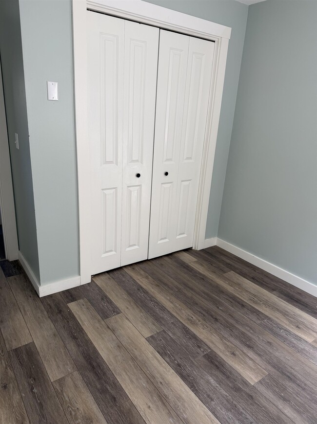 Building Photo - 473 Maple St